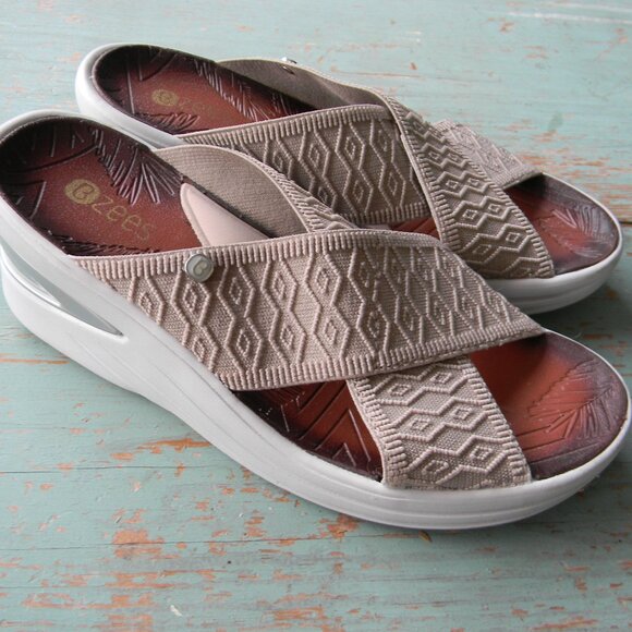 BZEES WM'S COMFORT SPORT SLIP-ON SANDALS WEDGE SZ 8M - Picture 1 of 6